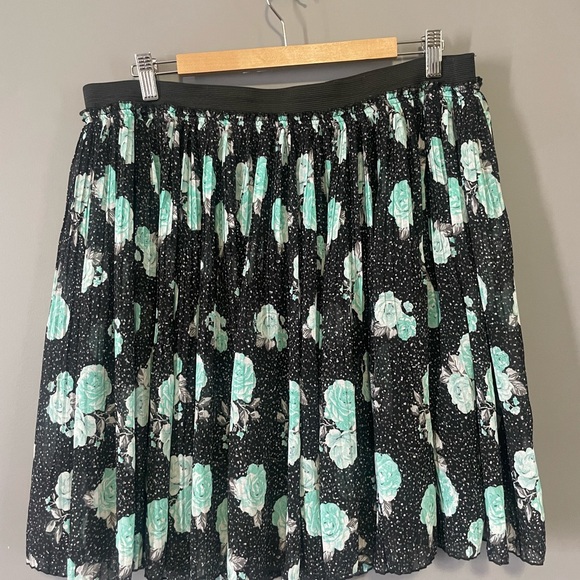 Teal flower pleated skirt Torrid 2X - Picture 3 of 7